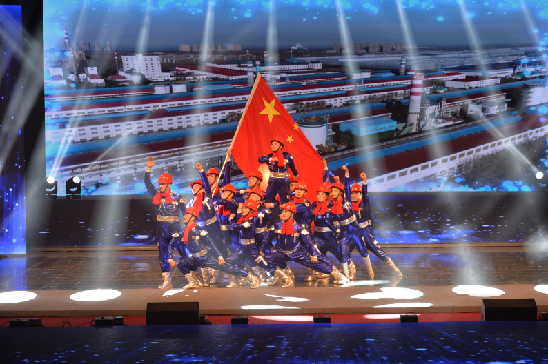 南(nan)山(shān)集(ji)團(tuán)<br>始創于(yu)改革開放初期 南(nan)山(shān)集(ji)團(tuán)<br>始創于(yu)改革開放初期